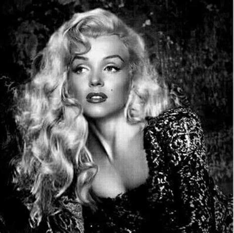 marilyn monroe with long hair.